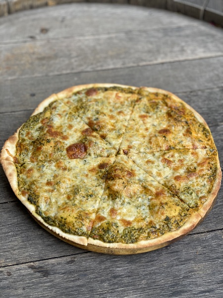 Лепешка с сыром и шпинатом