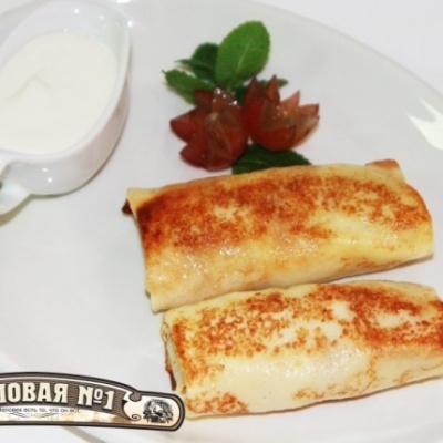 Блинчики с мясом со сметаной
