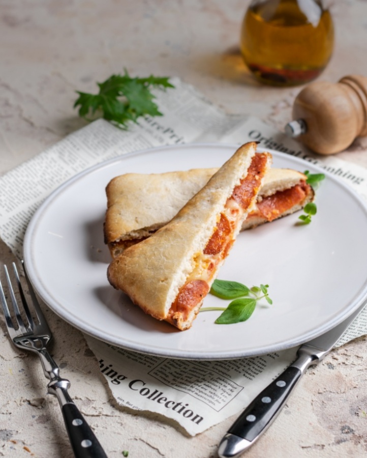 Панини с пепперони и сыром моцарелла