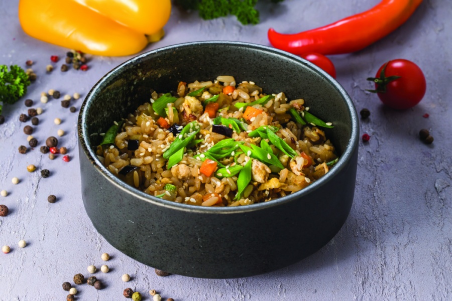 Рис с овощами и яйцом