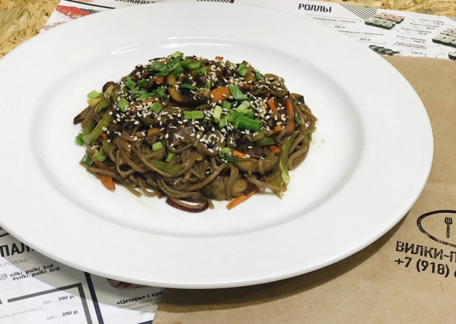 Гречневая лапша с овощами