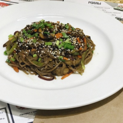 Гречневая лапша с овощами