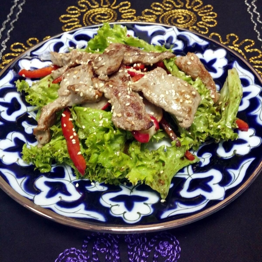 Тёплый салат с говядиной