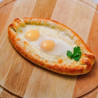 Хачапури по-аджарски с двумя яйцами