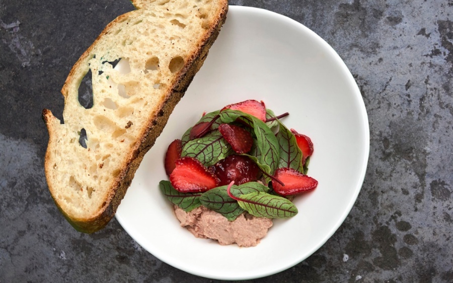 Паштет из куриной печени с клубникой
