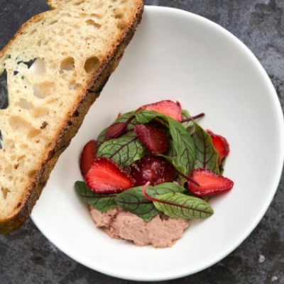 Паштет из куриной печени с клубникой