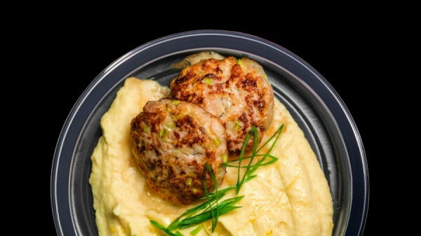 Котлеты из курицы с кабачками и картофельным пюре