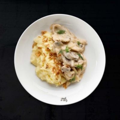 Куриное филе в сливочно-грибном соусе