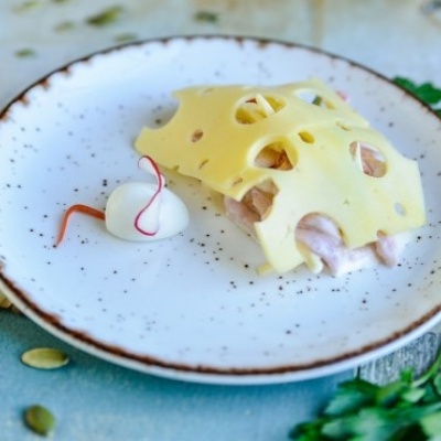 Салат с ветчиной и сыром