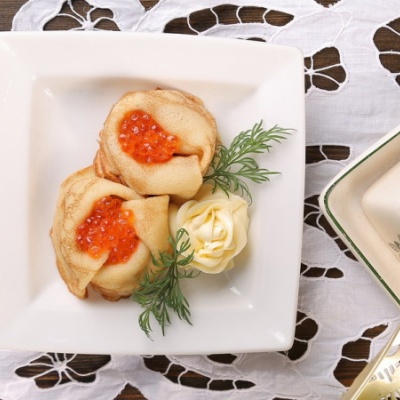 Блины с икрой лососевой