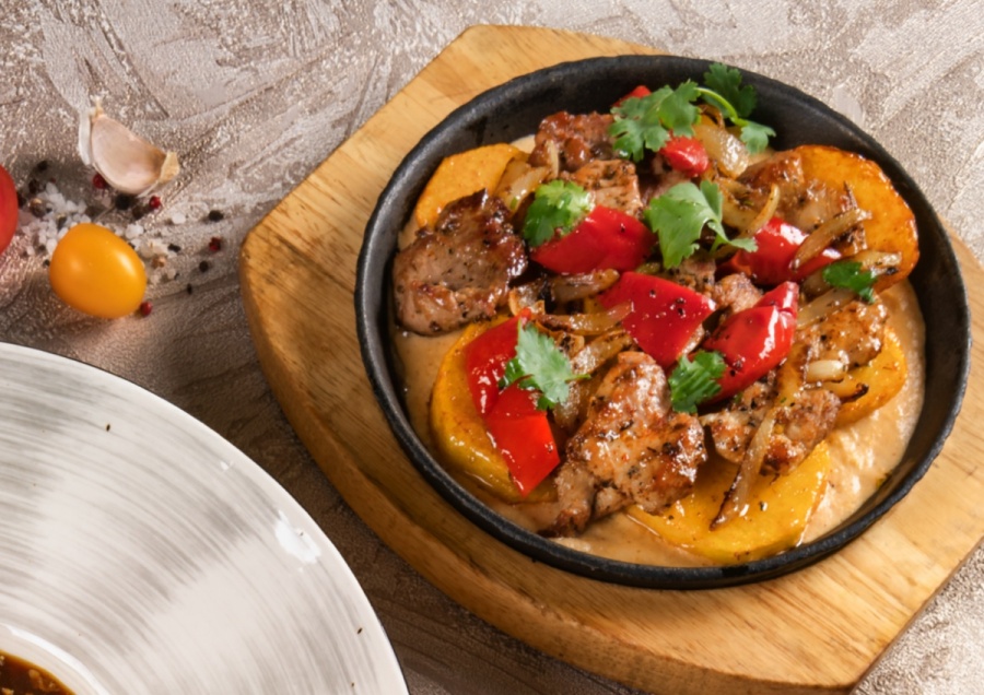 Жаркое из индейки с соусом мацони