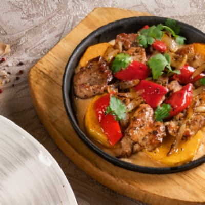 Жаркое из индейки с соусом мацони