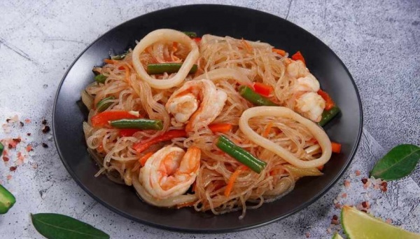 Лапша рисовая (фунчоза) с морепродуктами