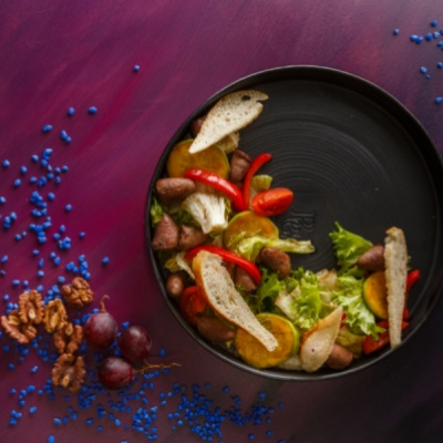 Салат с куриными сердечками и овощами