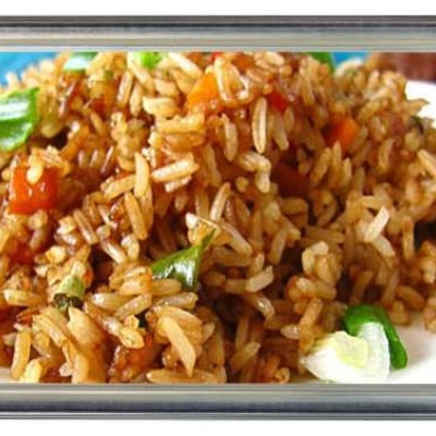 Жареный рис с овощами