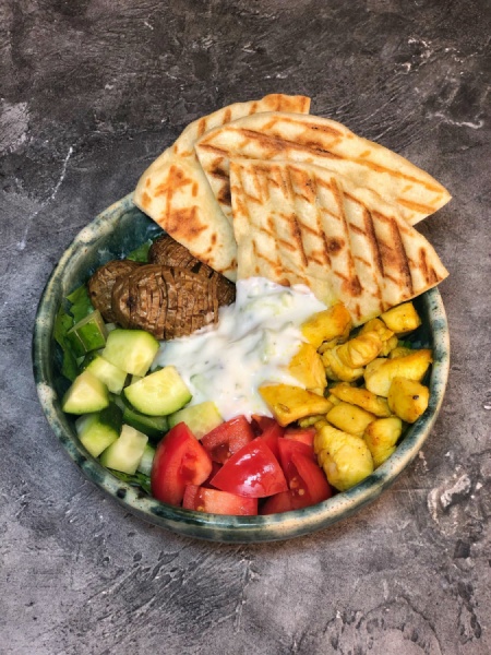 Грик Боул с запечённой куриной грудкой