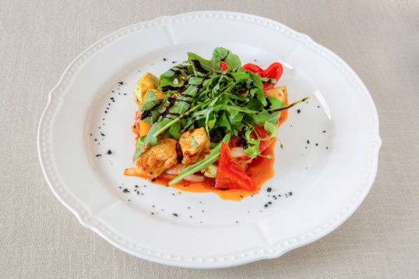 Куриная грудка с овощами в устричном соусе
