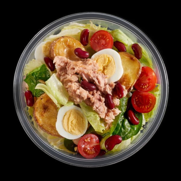 Салат с тунцом и запеченным картофелем