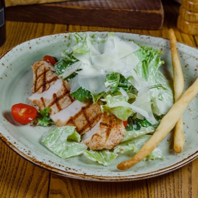 Цезарь по классике с золотистой курочкой