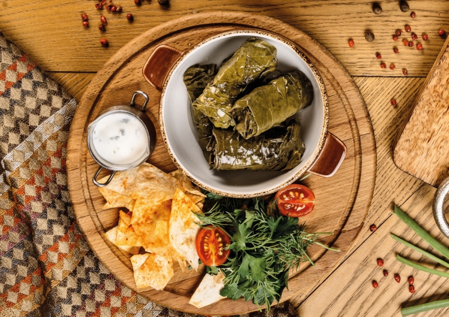 Долма ереванская с соусом мацони