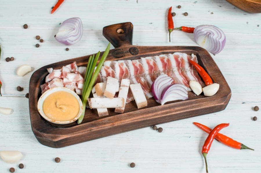 Сало хуторское с мясной прослойкой