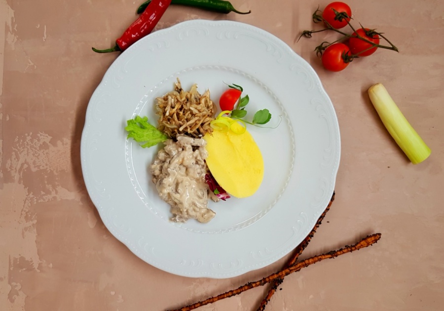 Бефстроганов с картофельным пюре