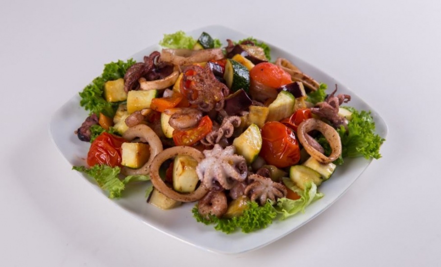 Салат с морепродуктами