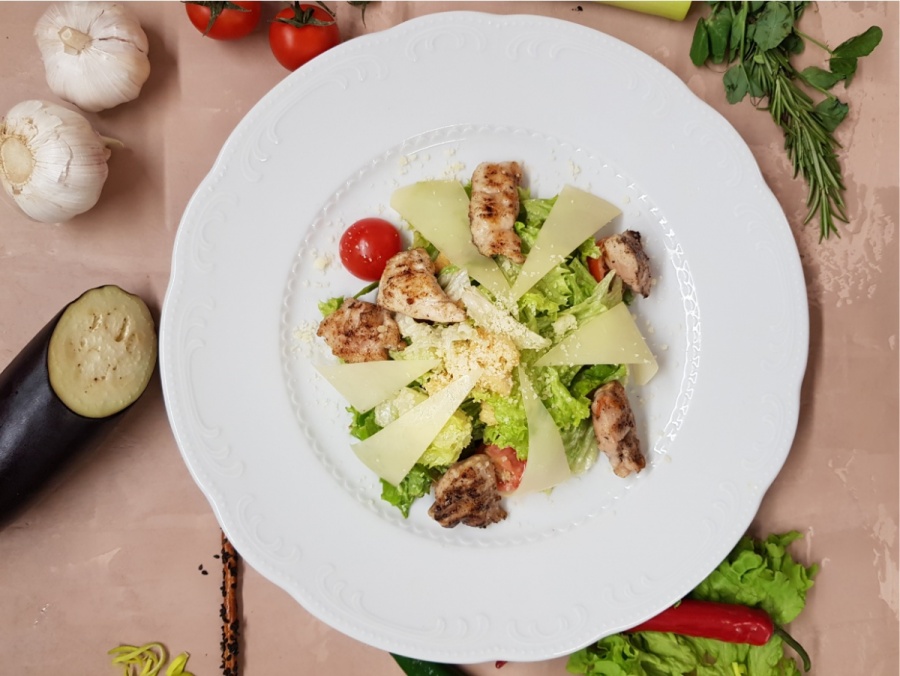 Цезарь с курицей