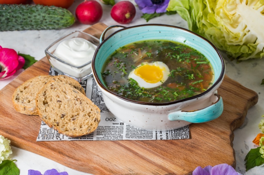 Борщ зеленый с курицей