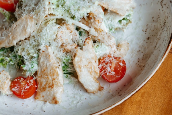 Цезарь с курицей