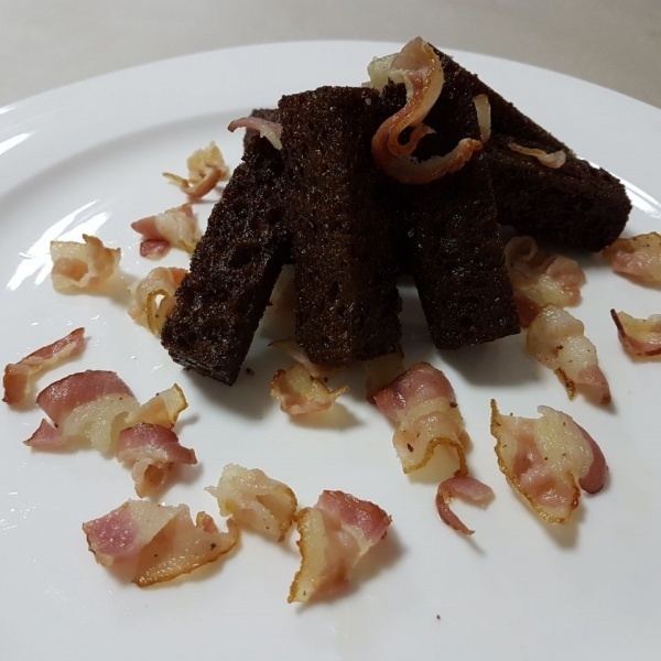 Гренки ржаные с беконом