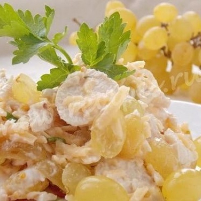 Салат с виноградом и курицей