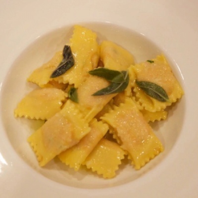 Ravioli del plin burro e salvia тыква и рикотта