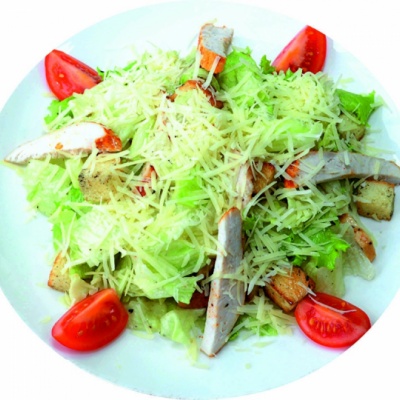 Салат Цезарь с курицей