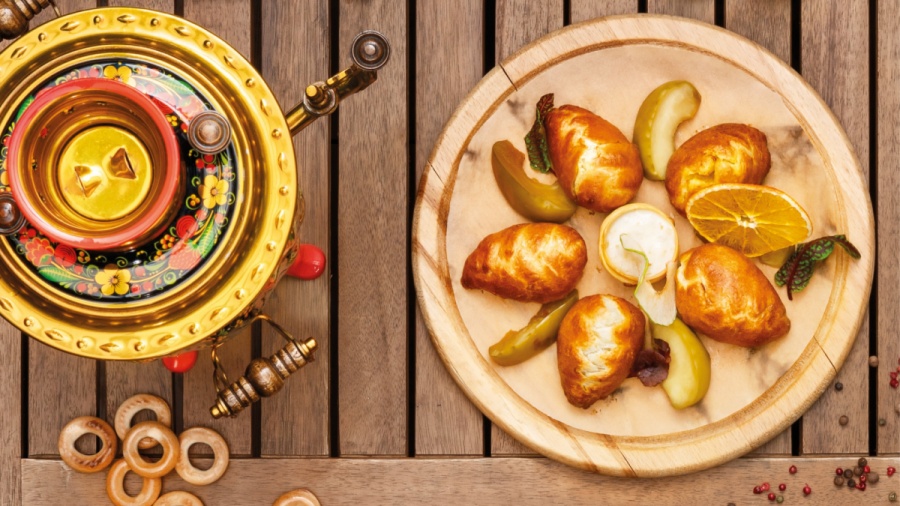 Пирожки с уткой и яблоками