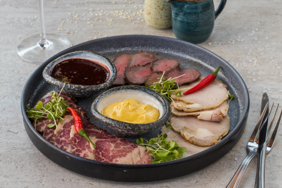 Мясные деликатесы