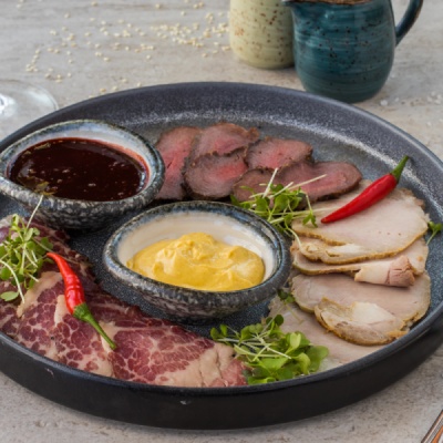 Мясные деликатесы