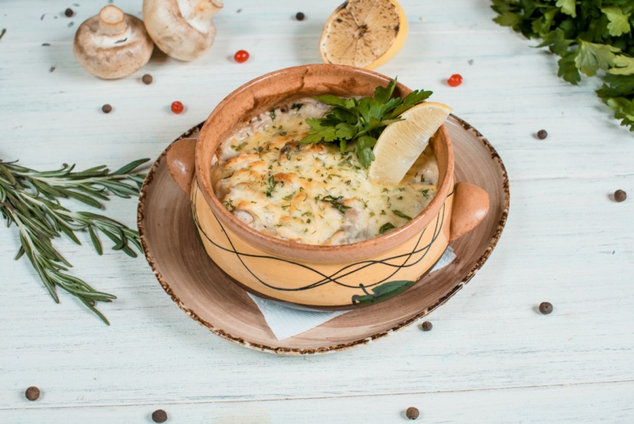 Судак с грибами