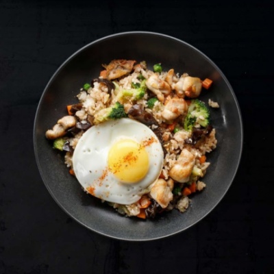 Рис жареный с овощами и курицей