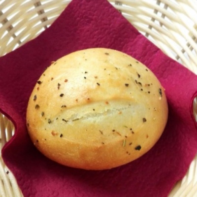 Булочка пряная белая