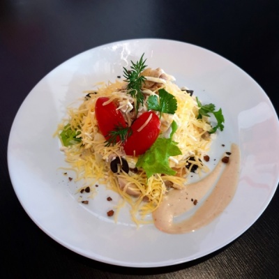 Салат «Курочка под сыром