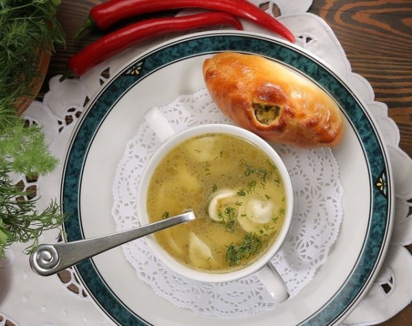 Бульон с пельменями из осетрины