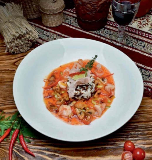 Креветки с овощами и рисом микс