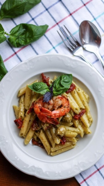 Penne con pesto al basilico
