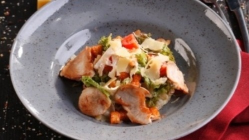 Салат цезарь с курицей