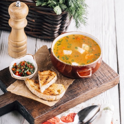 Уха рыбацкая с гренками