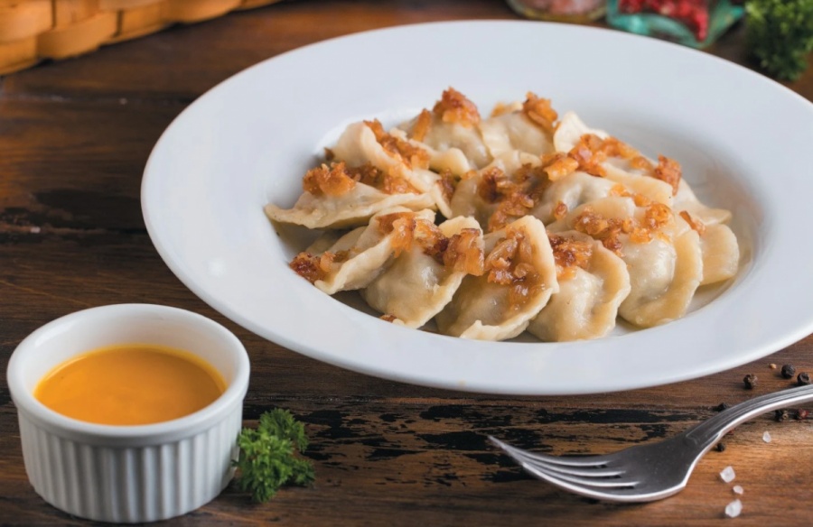 Вареники с картофелем и грибным соусом