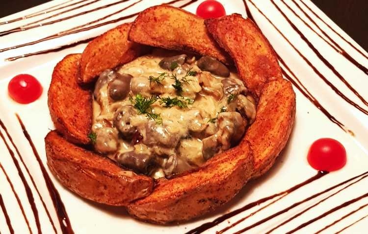 Куриные потроха с картофелем