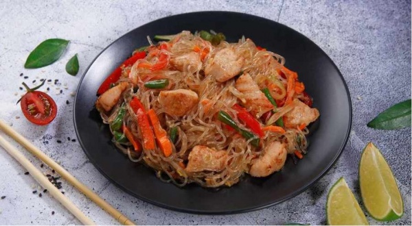 Лапша рисовая (фунчоза) с курицей