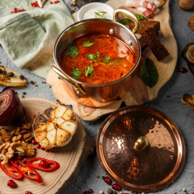 Борщ с салом и гренками